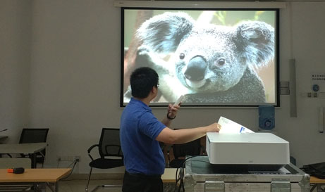 激光投影機和傳統(tǒng)燈泡投影機的區(qū)別