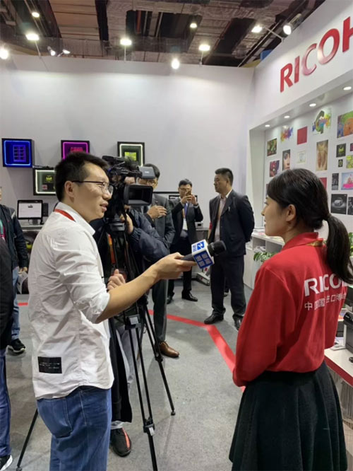 相繼接受浙江衛(wèi)視新聞?lì)l道采訪